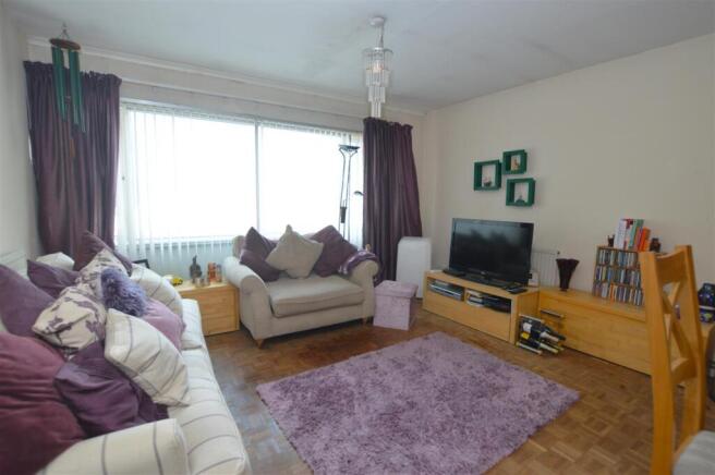 13 Carlton House living room3.JPG
