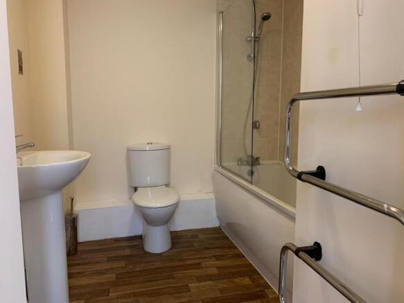 1 bed Apartment to rent Image 6