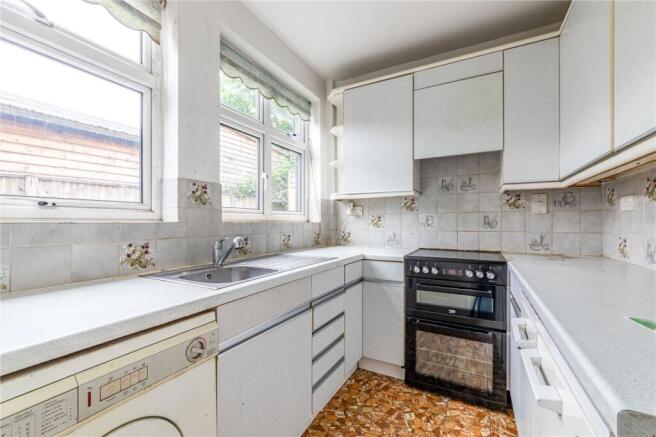 Liberty Lane, Addlestone, Surrey, KT15 photo 4