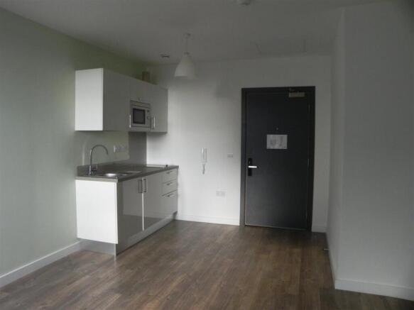 409 MOORFIELDS.JPG