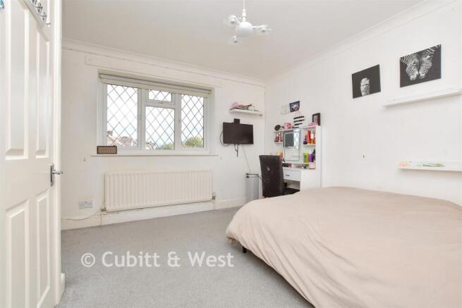 Oswald Close, Fetcham, Surrey photo 4