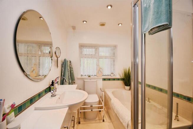 2 bed Semi-Detached Bungalow for sale Image 10