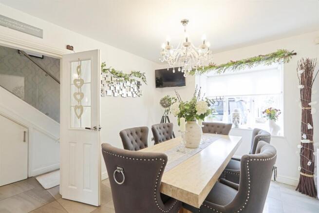 6 bed Detached for sale Image 4