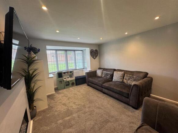4 bed Detached for sale Image 9