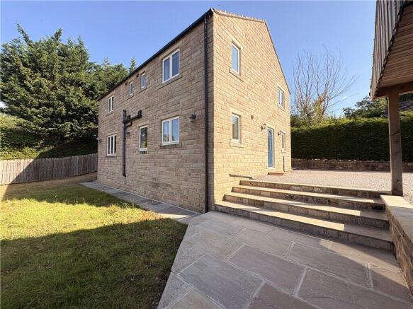 4 bed Detached to rent Image 4