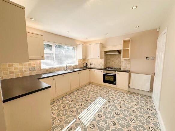 3 bed Semi-Detached for sale Image 4