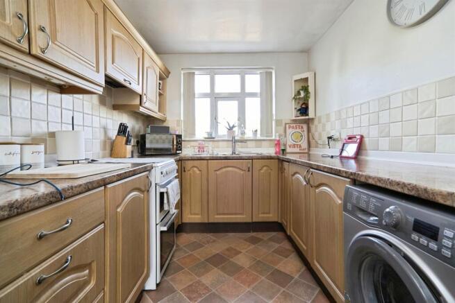 3 bed Semi-Detached for sale Image 8