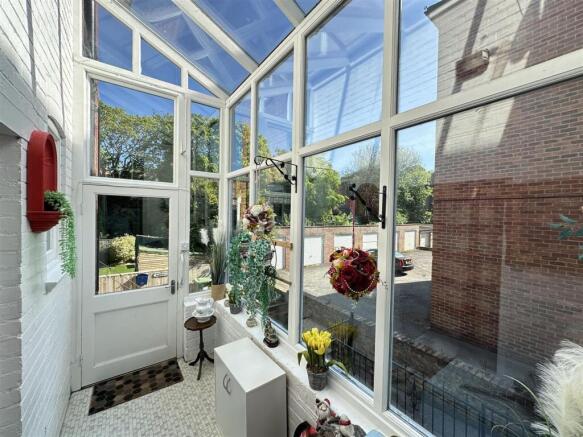 2 bed Flat for sale Image 6