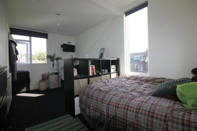 7 bed House to rent Image 8
