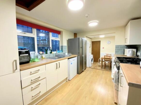 8Hs - Kitchen 1.jpg