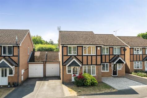Waverley Way, Finchampstead, Berkshire, RG40 4YD