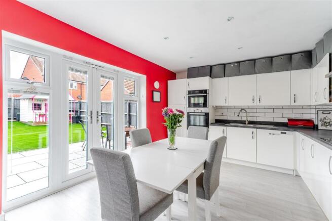 1 Blackcap Avenue Yatton, BS49 4FL 15.jpg
