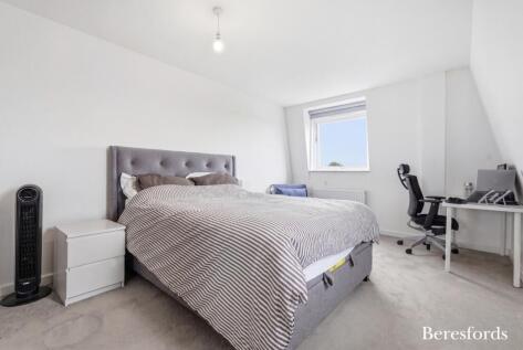 Faringdon Avenue, Romford, RM3