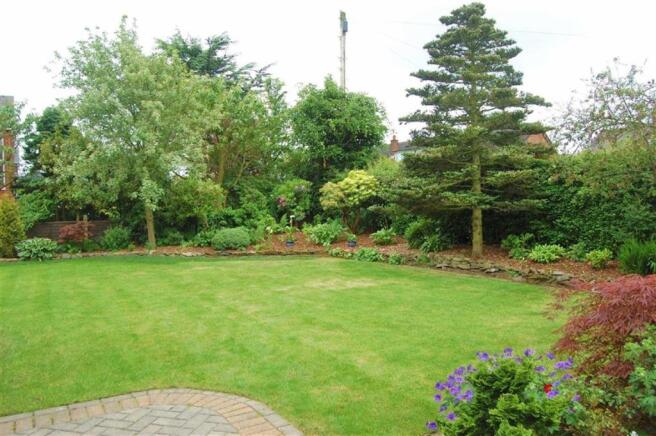 FRONT GARDEN