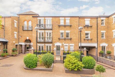 Marryat Square, Bishops Park