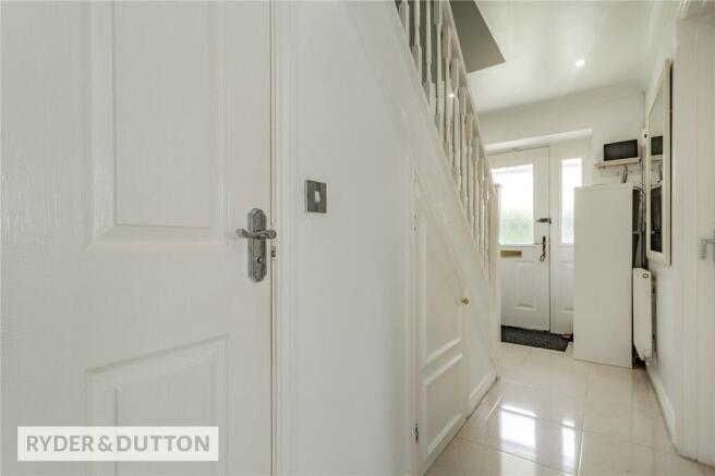 5 bed Detached for sale Image 11