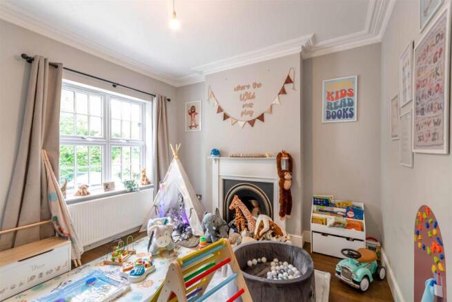 4 bed Semi-Detached for sale Image 8