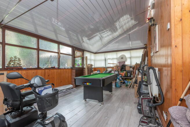 6 bed Detached for sale Image 11