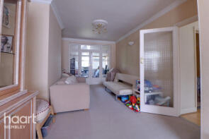 12, Queenscourt, Wembley HA9 7QU