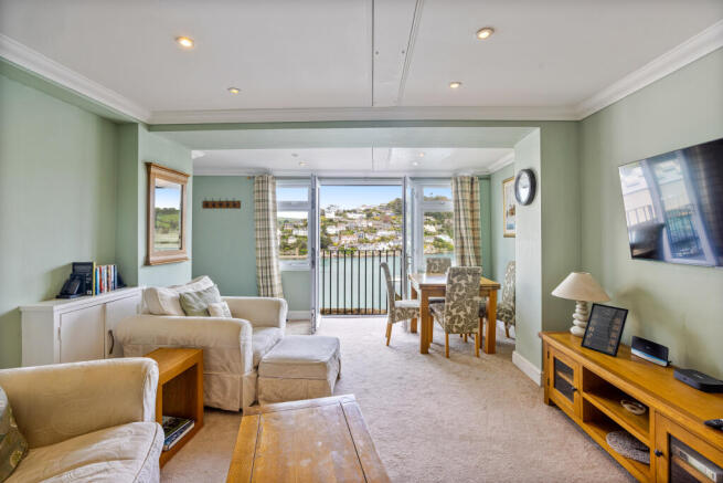 8 Sitting Room Lowerdeck