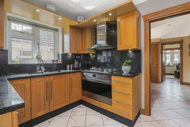 QUALITY FITTED KITCHEN