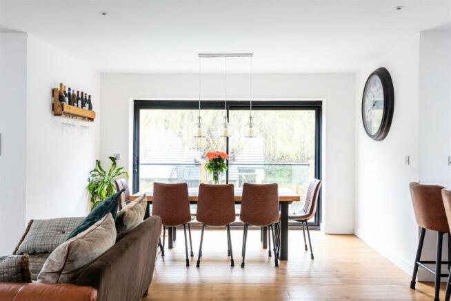 Dining Area.jpg