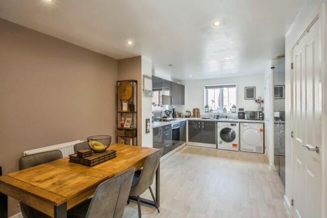 3 bed Semi-Detached for sale Image 4