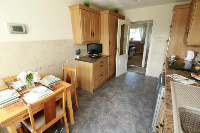 Kitchen 2.jpg