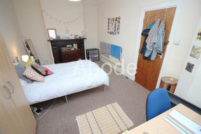 5 bed House to rent Image 6