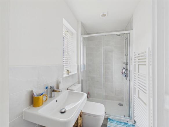 4 bed Detached for sale Image 11