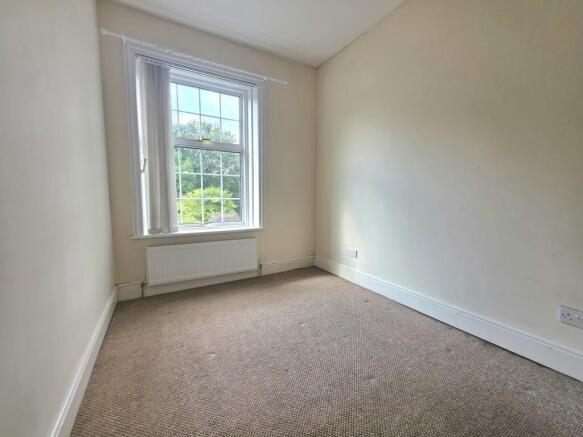 2 bed Terraced to rent Image 5