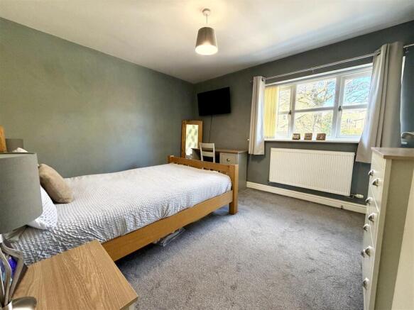 3 bed Town House for sale Image 11