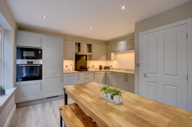 4 bed Town House for sale Image 4