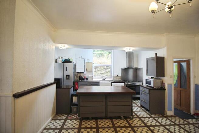 4 bed Semi-Detached for sale Image 5
