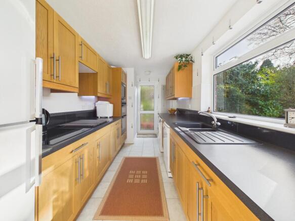 CAM04018G0-PR0450-STILL011