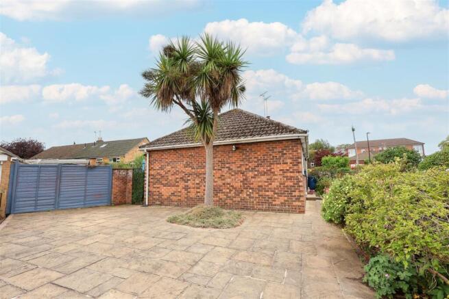 2 bed Semi-Detached Bungalow for sale Image 10