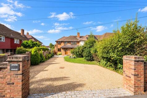The Fairway, Leatherhead