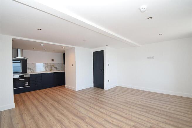 2 bed Apartment to rent Image 5