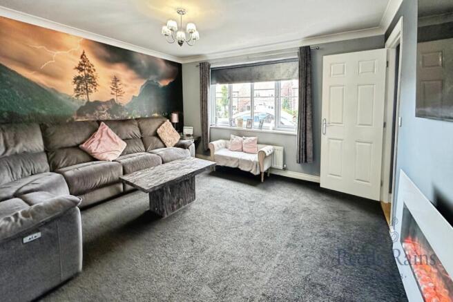 4 bed Detached for sale Image 4