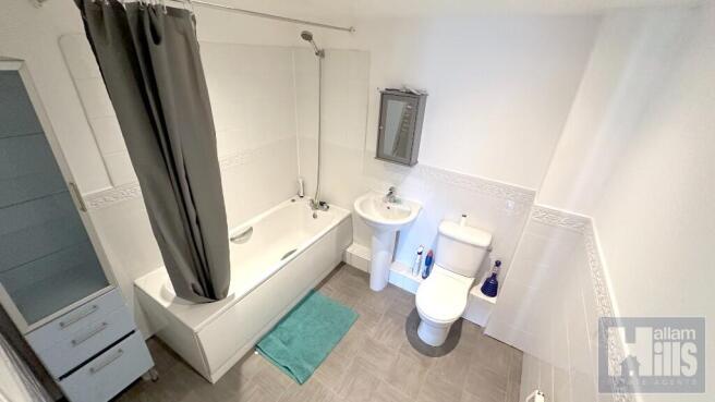 3 bed Apartment to rent Image 9