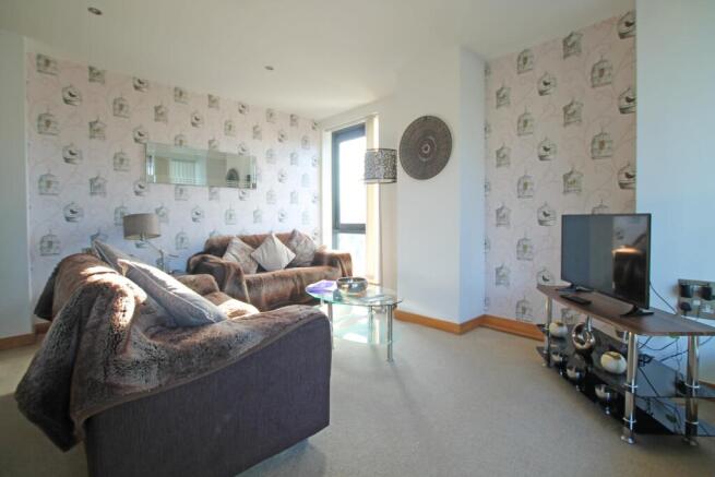 2 bed Flat to rent Image 4