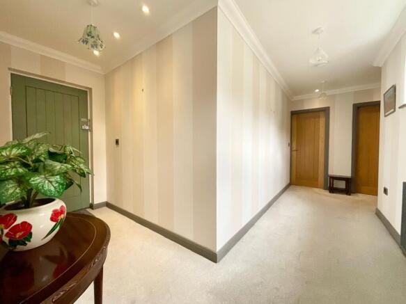 2 bed Flat for sale Image 8
