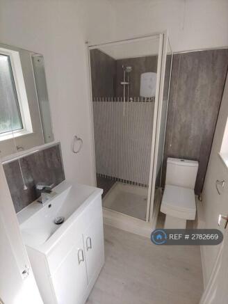 Flat 3 : Bathroom.