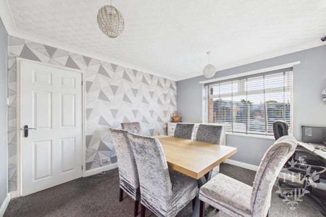 5 bed Semi-Detached for sale Image 8
