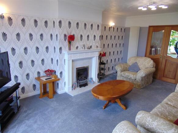 IMPRESSIVE LOUNGE