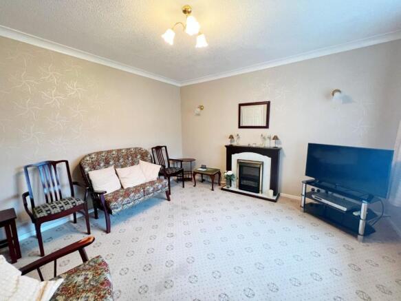 Lounge pic 3.jpg