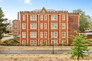 10, 1 Vernon House, Holt Gardens, London SW17 7FX