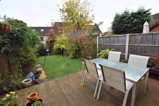 11 Byron Close - garden 2.JPG