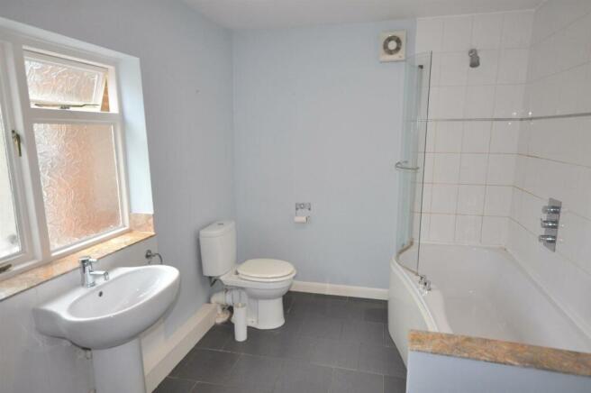 FAMILY BATHROOM