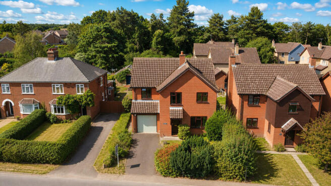 4-bed detached on Bury Road, Woolpit, Bury St. Edmunds, £380,000